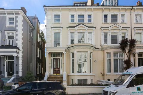 3 bedroom flat to rent, Belsize Park Gardens, London NW3