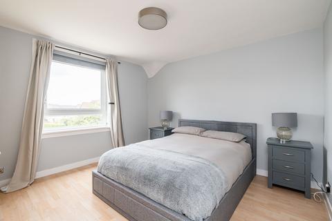 19 Drum Brae Grove, Edinburgh, EH4 7RY