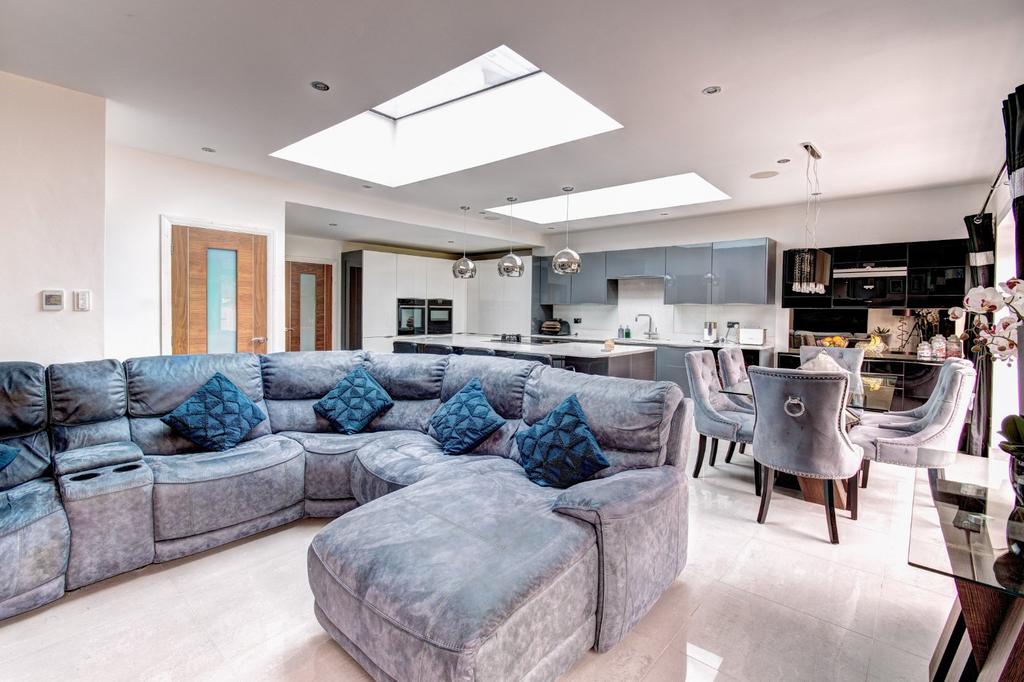 Warwick Road, West Midlands B91 4 bed semidetached house for sale £