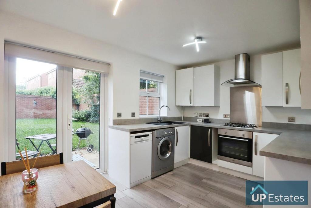 Pheasant Oak, Coventry 2 bed end of terrace house to rent £1,200 pcm