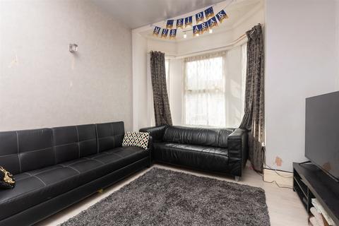 1 bedroom flat for sale, Glenny Road, Barking, Essex