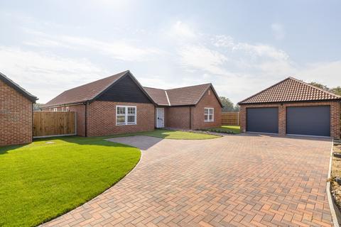 3 bedroom detached bungalow for sale, The Mallows, Norwich NR15