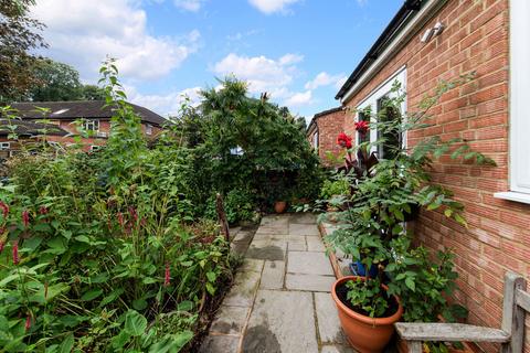 26 Hatch Gardens, Tadworth, KT20 5JS