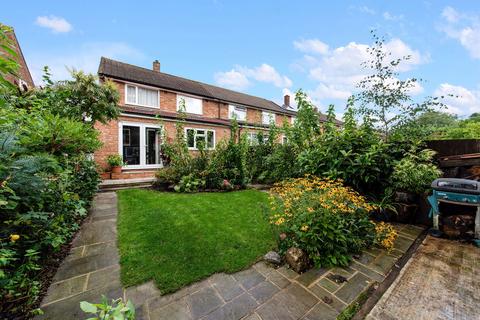 26 Hatch Gardens, Tadworth, KT20 5JS