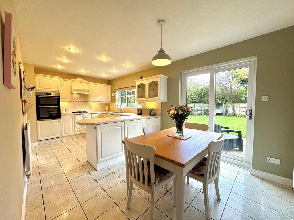 Haydon Wick, Swindon SN25 5 bed detached house for sale £550,000