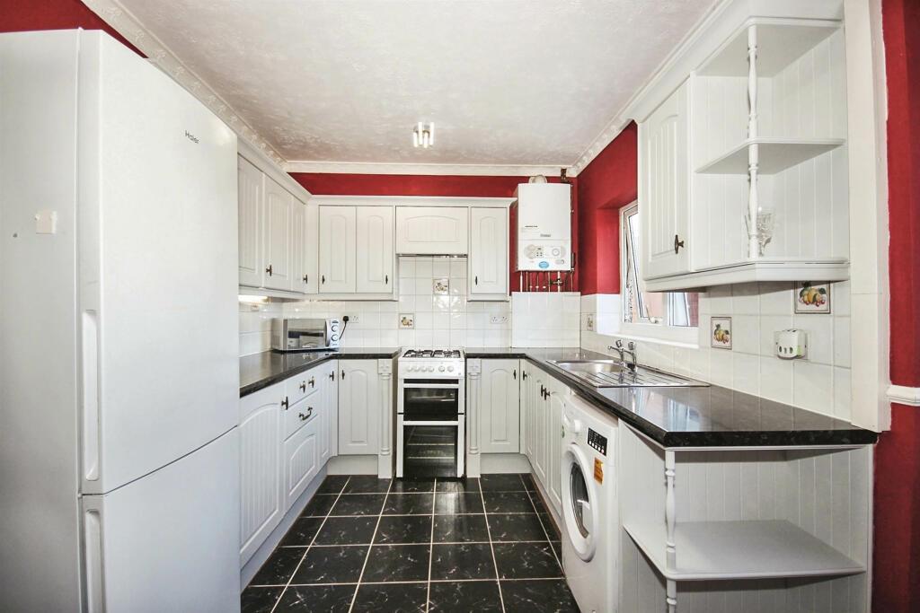 Jackers Road, Coventry CV2 3 bed semidetached house to rent £1,200 pcm (£277 pw)