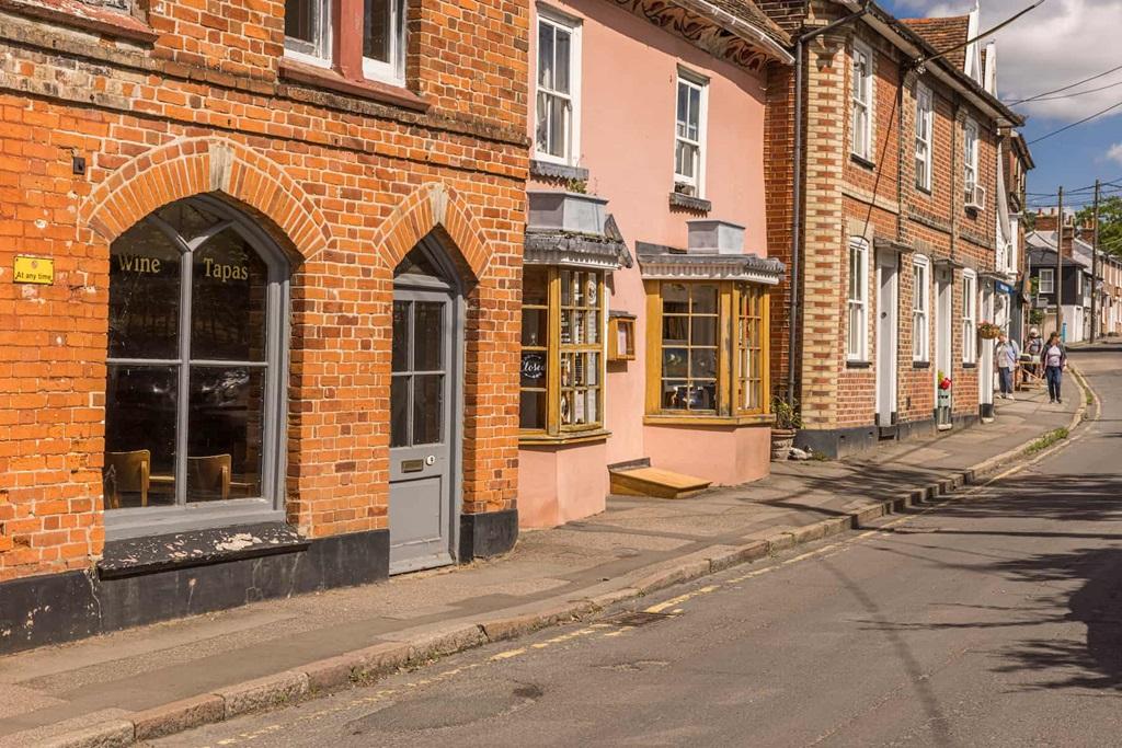 Explore Wivenhoe&#39;s independent restaurants,...