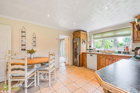 4 bedroom detached house for sale, Valley Way, Tadley RG26