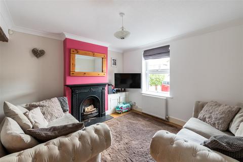 31 Albert Road, Horley, RH6 7HB