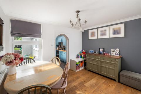 31 Albert Road, Horley, RH6 7HB