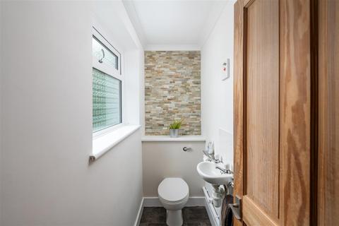 31 Albert Road, Horley, RH6 7HB