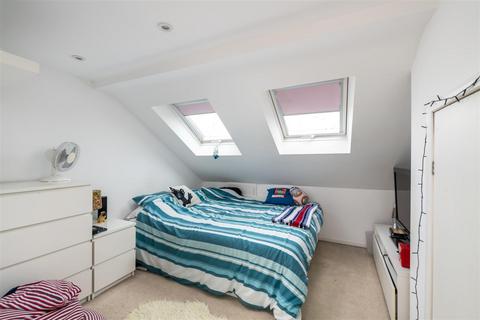31 Albert Road, Horley, RH6 7HB