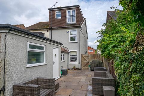 31 Albert Road, Horley, RH6 7HB