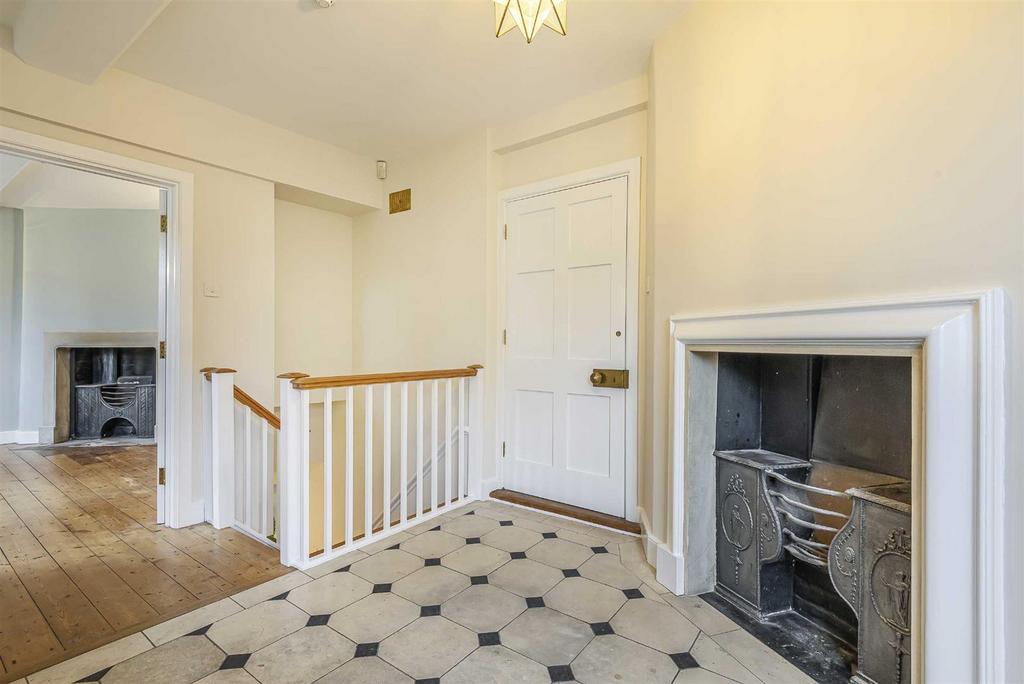 St John's Churchyard, Long Street 2 bed semidetached house to rent £
