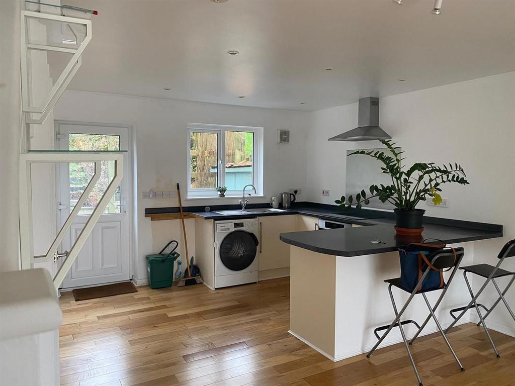 Kitchen: