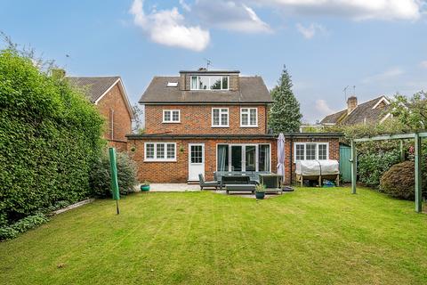 4 bedroom detached house for sale, Woodland Close, Weybridge, KT13