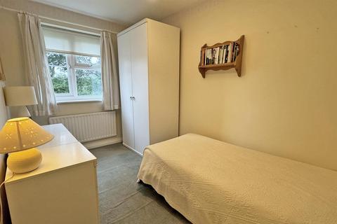 15 High Ridge, Godalming, GU7 1YE