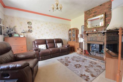 3 bedroom semi-detached house for sale, Yattendon Road, Horley, Surrey, RH6