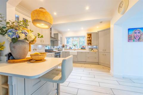 6 bedroom detached house for sale, SOUTHBOURNE GROVE, Westcliff-On-Sea