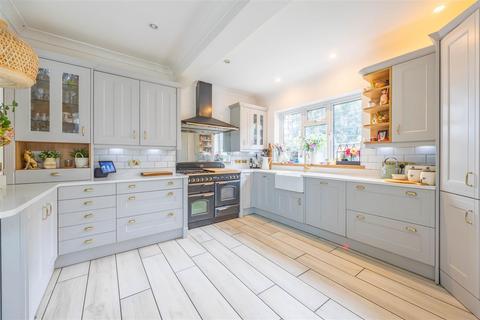 6 bedroom detached house for sale, SOUTHBOURNE GROVE, Westcliff-On-Sea