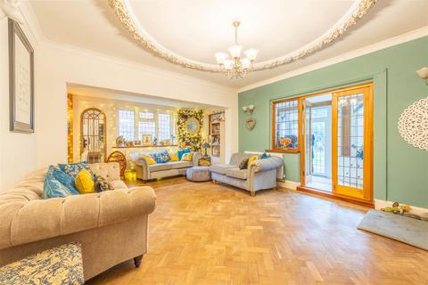 6 bedroom detached house for sale, SOUTHBOURNE GROVE, Westcliff-On-Sea