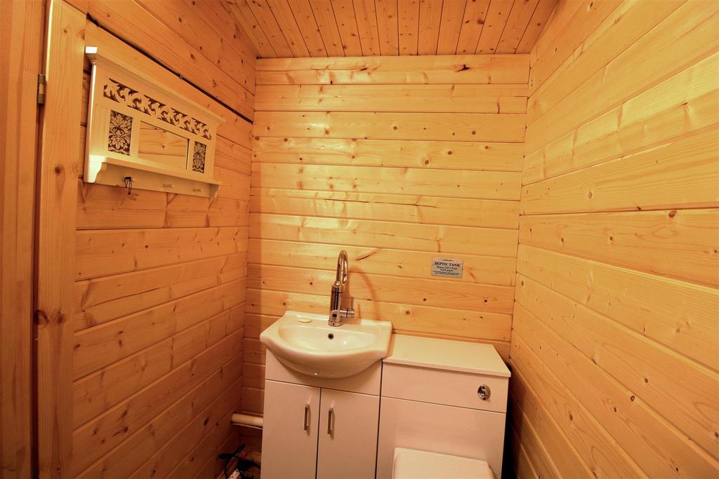 Lodge shower room