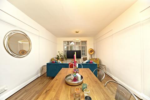 1 bedroom flat for sale, Balham High Road, London SW17