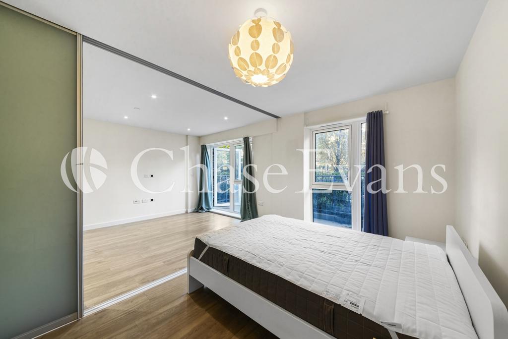 Living/Sleeping Area