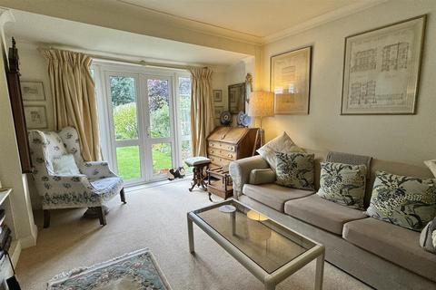 63 Minster Road, Godalming, GU7 1SR