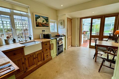 63 Minster Road, Godalming, GU7 1SR