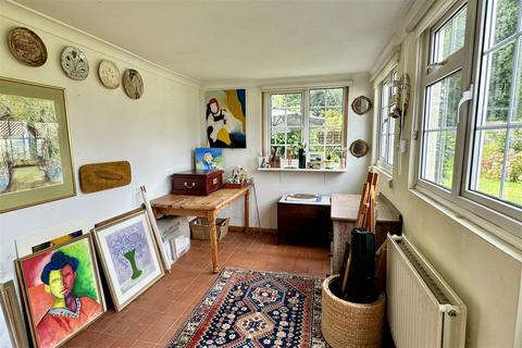 63 Minster Road, Godalming, GU7 1SR
