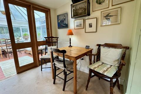 63 Minster Road, Godalming, GU7 1SR