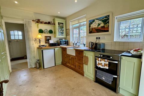 63 Minster Road, Godalming, GU7 1SR