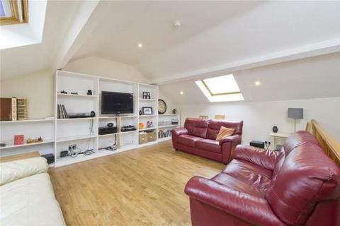 3 bedroom flat to rent, Landor Road, London SW9