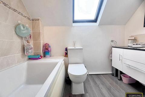 2 bedroom end of terrace house for sale, Heathercroft Road, Wickford