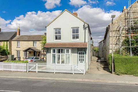 4 bedroom end of terrace house for sale, Gold Street, Milton Keynes MK19