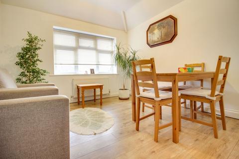 2 bedroom flat to rent, Stratton Road, Swindon SN1