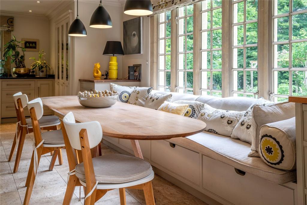 Kitchen/Dining Area