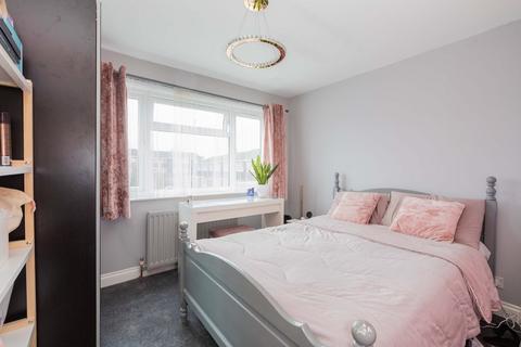 12 Balmoral Close, Slough, SL1 6JP