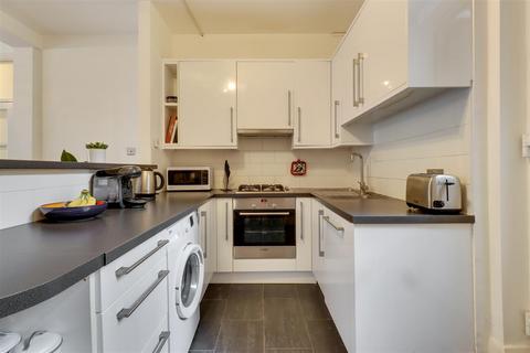 87a College Place, London, NW1 0DR