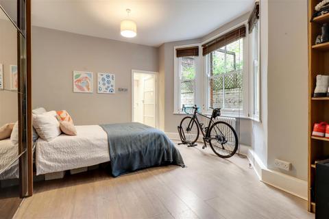 87a College Place, London, NW1 0DR