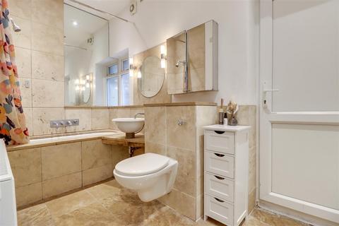 87a College Place, London, NW1 0DR