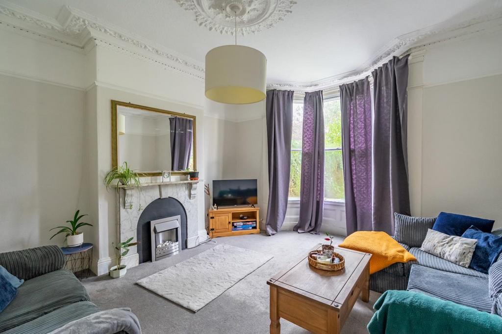 Flat 1 (1 of 8).jpg