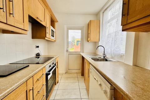 3 bedroom semi-detached house to rent, Duncroft, Plumstead, London, SE18 2HZ