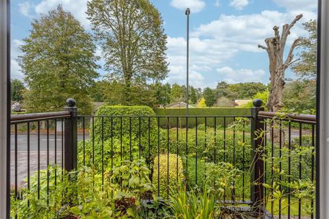 4 Barn Close, Crawley, RH10 7PE