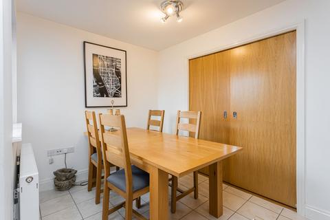 4 Barn Close, Crawley, RH10 7PE