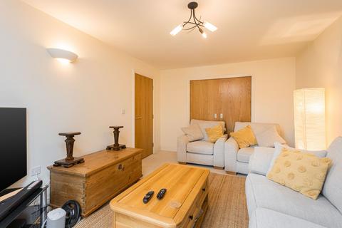 4 Barn Close, Crawley, RH10 7PE