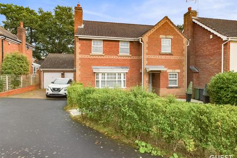 4 bedroom detached house for sale, Longmoor Close, Redditch, B97 6SX