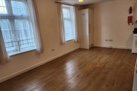 2 bedroom apartment to rent, Woking,  Surrey,  GU21