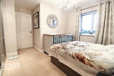 3 bedroom semi-detached house for sale, Trowbridge Close, Swindon